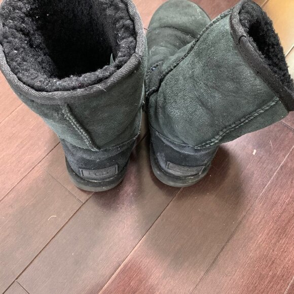 POPULAR UGG Classic Short II Black Boots size 8 - Picture 3 of 4